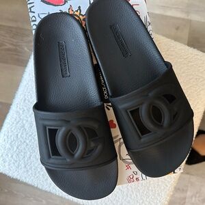DOLCE & GABBANA - DG Cut-out Rubber Slides In Black